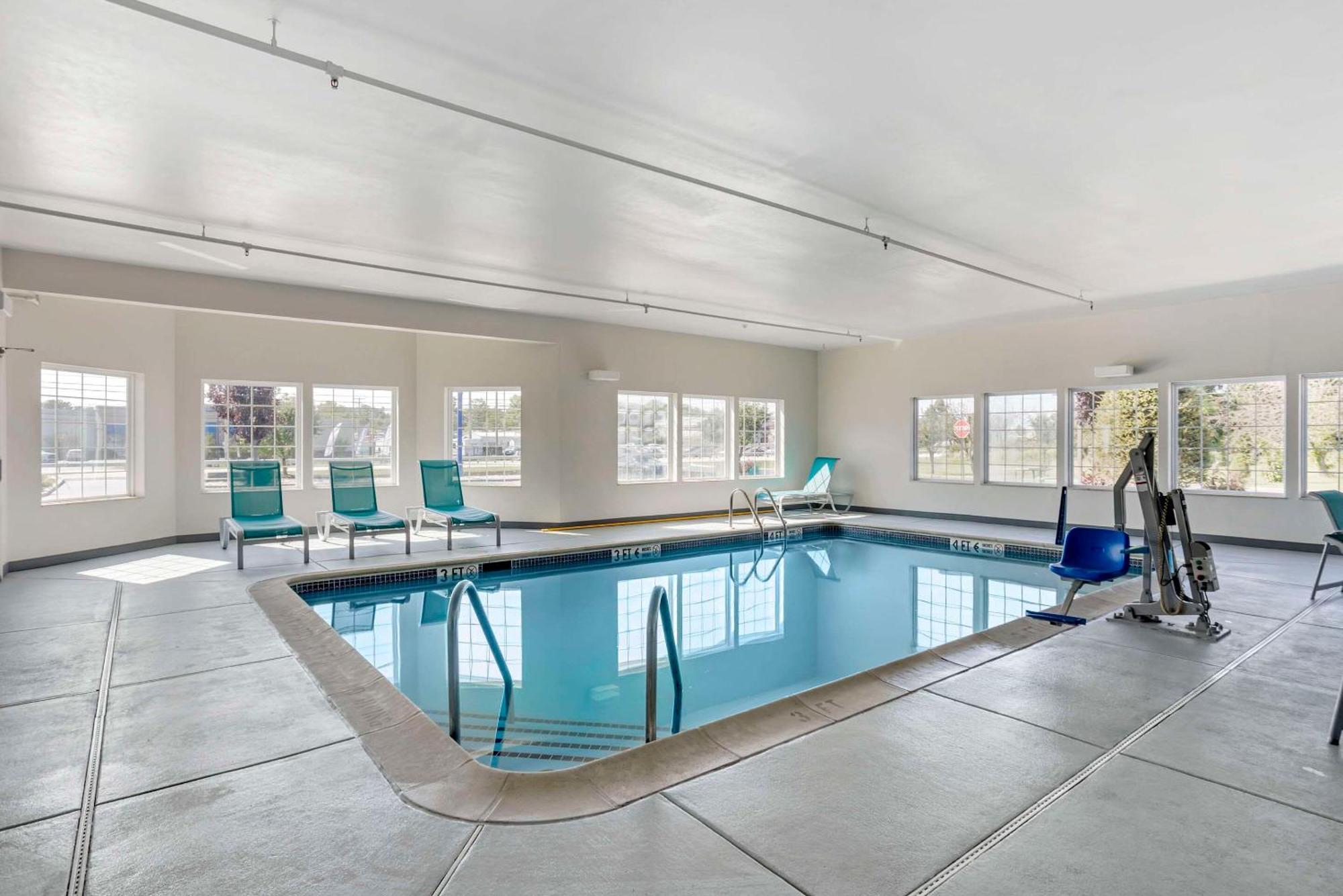 Comfort Inn & Suites Harrisburg-Hershey North Esterno foto