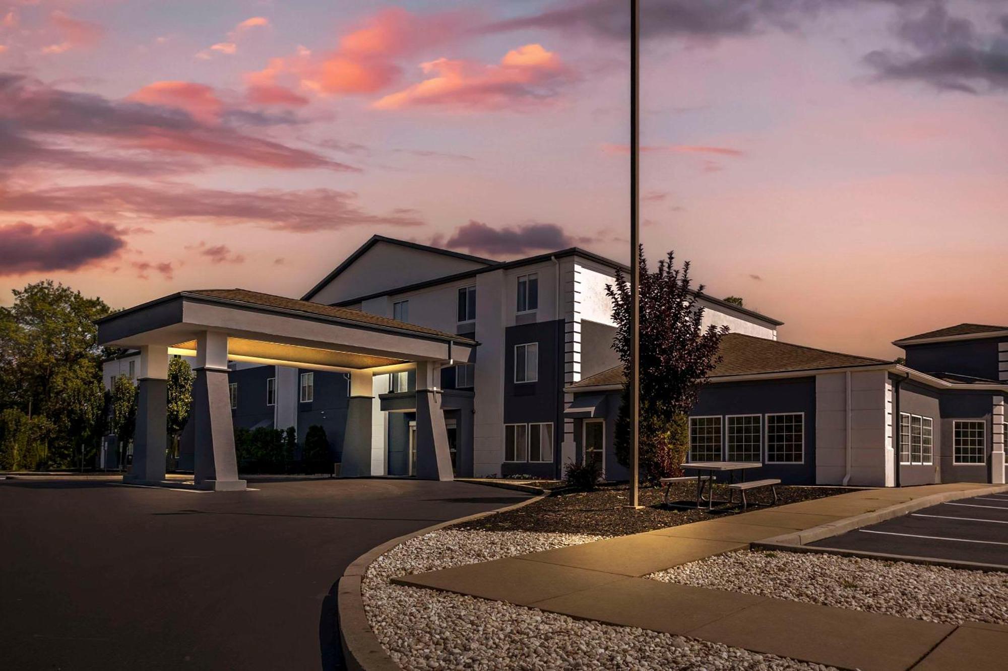 Comfort Inn & Suites Harrisburg-Hershey North Esterno foto